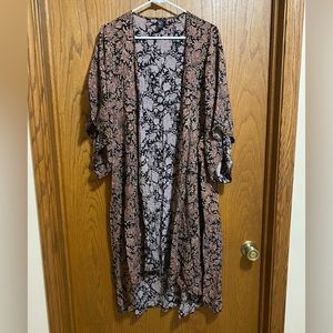 Windsor paisley pink and black duster. Women’s size large